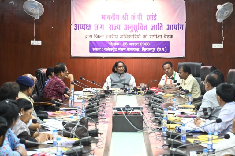 छत्तीसगढ़-राज्य-अनुसूचित-जाति-आयोग-के-अध्यक्ष-ने-ली-समीक्षा-बैठक-1.jpeg