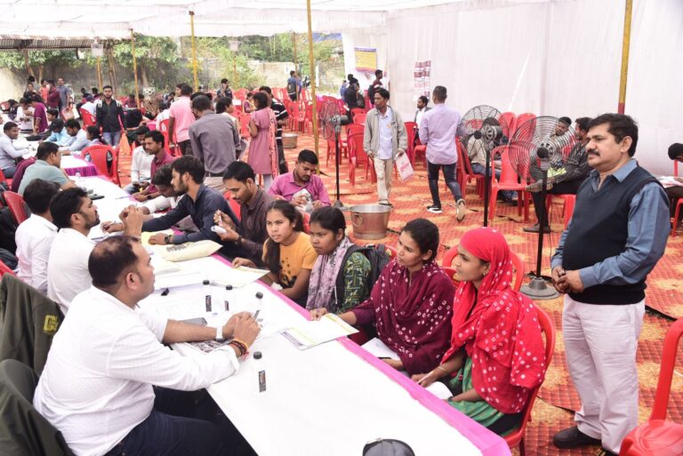 रोजगार-मेला-में-97-युवाओं-को-मिली-नौकरी-1649530072667402070.jpg
