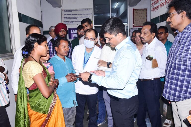 कलेक्टर-ने-किया-सिम्स-अस्पताल-का-औचक-निरीक्षण-101051333115164864834.jpg
