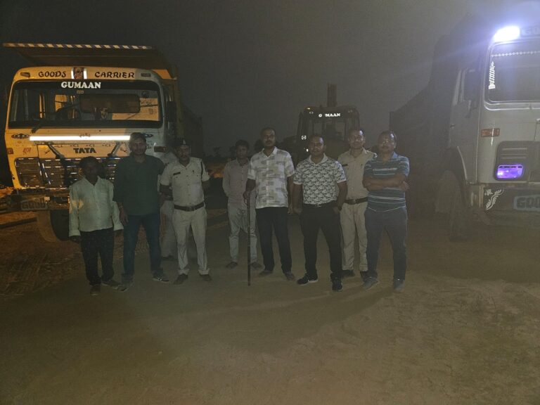 अवैध-मुरूम-उत्खनन-1-जेसीबी-एवं-6-हाईवा-जप्त.jpeg