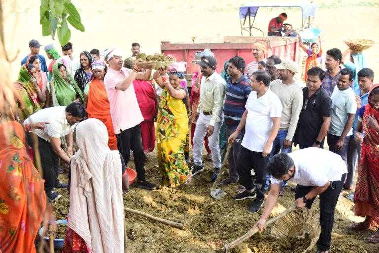 जिले-में-शुरु-हुआ-तालाबों-का-गहरीकरण-अभियान-63694767743639814614.jpg