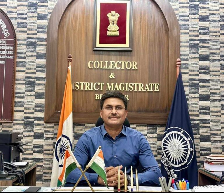 कलेक्टर-ने-आभार-व्यक्त-किया.jpeg