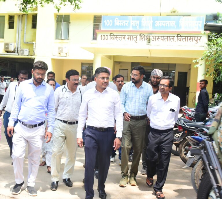 कलेक्टर-ने-किया-जिला-अस्पताल-का-निरीक्षण-5.jpeg