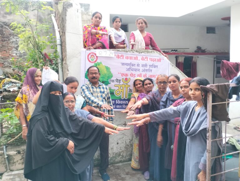 बाल-विकास-परियोजना-में-शुरू-हुआ-अभियान-एक-वृक्ष-माँ-के-नाम-2.jpeg
