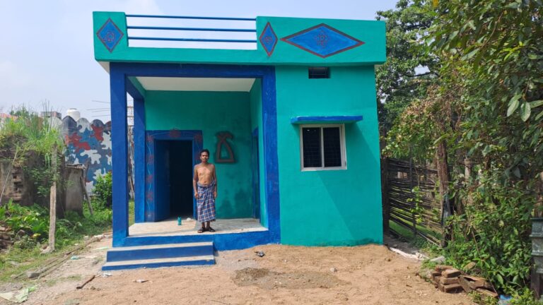 झोपड़ी-से-पक्के-मकान-तक-का-सफर-अंजोरी-बैगा-के-जीवन-में-आई-खुशियां.jpeg