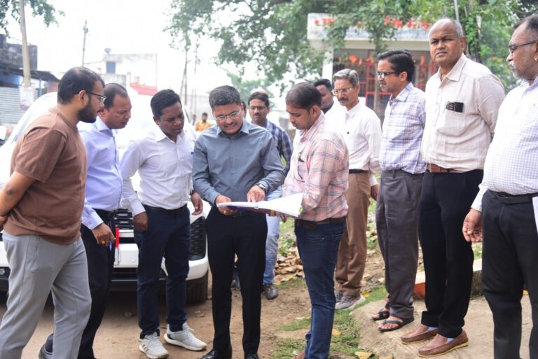 कलेक्टर-ने-प्रस्तावित-मार्ग-का-किया-निरीक्षण-5.jpeg