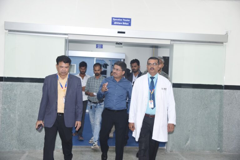 कलेक्टर-ने-सुपर-स्पेशलिटी-हॉस्पिटल-का-किया-निरीक्षण-3.jpeg