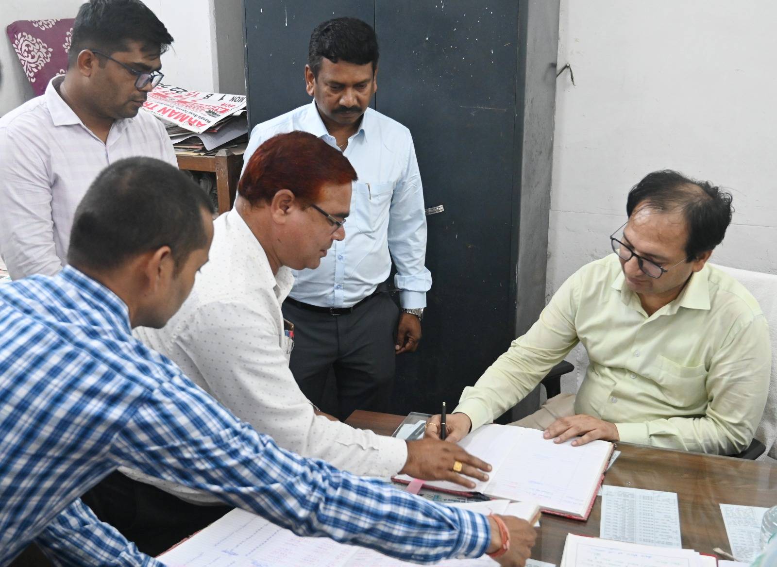 कलेक्टर संजय अग्रवाल ने जिला कोषालय का किया अर्धवार्षिक निरीक्षण&nbsp;&nbsp;&nbsp; &nbsp;&nbsp; कोषालय की व्यवस्थाओं का कलेक्टर ने किया सूक्ष्म अवलोकन