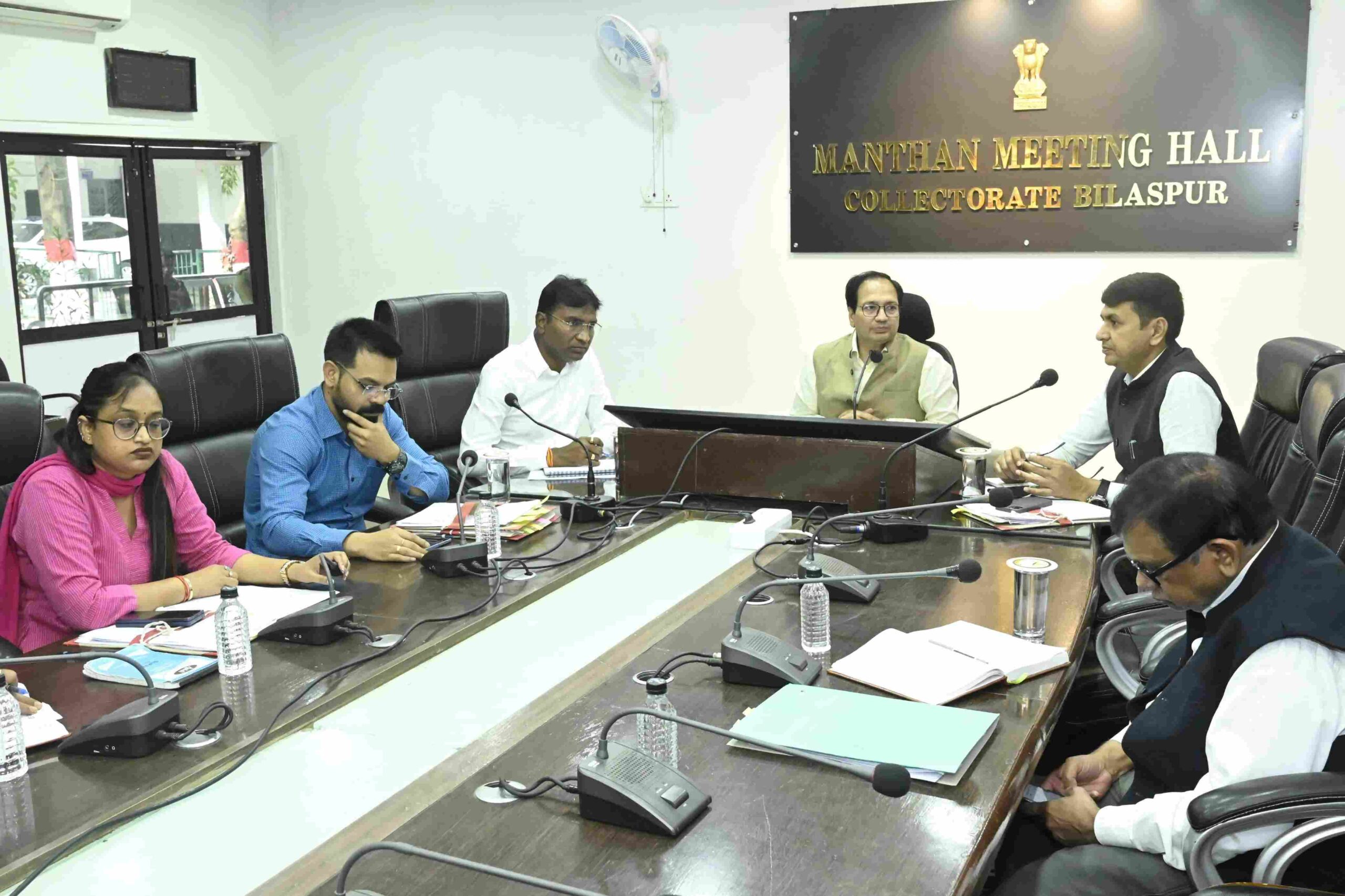 साप्ताहिक टीएल बैठक में कलेक्टर संजय अग्रवाल ने योजनाओं की समीक्षा कर लक्ष्य समय पर पूर्ण करने के दिए निर्देश